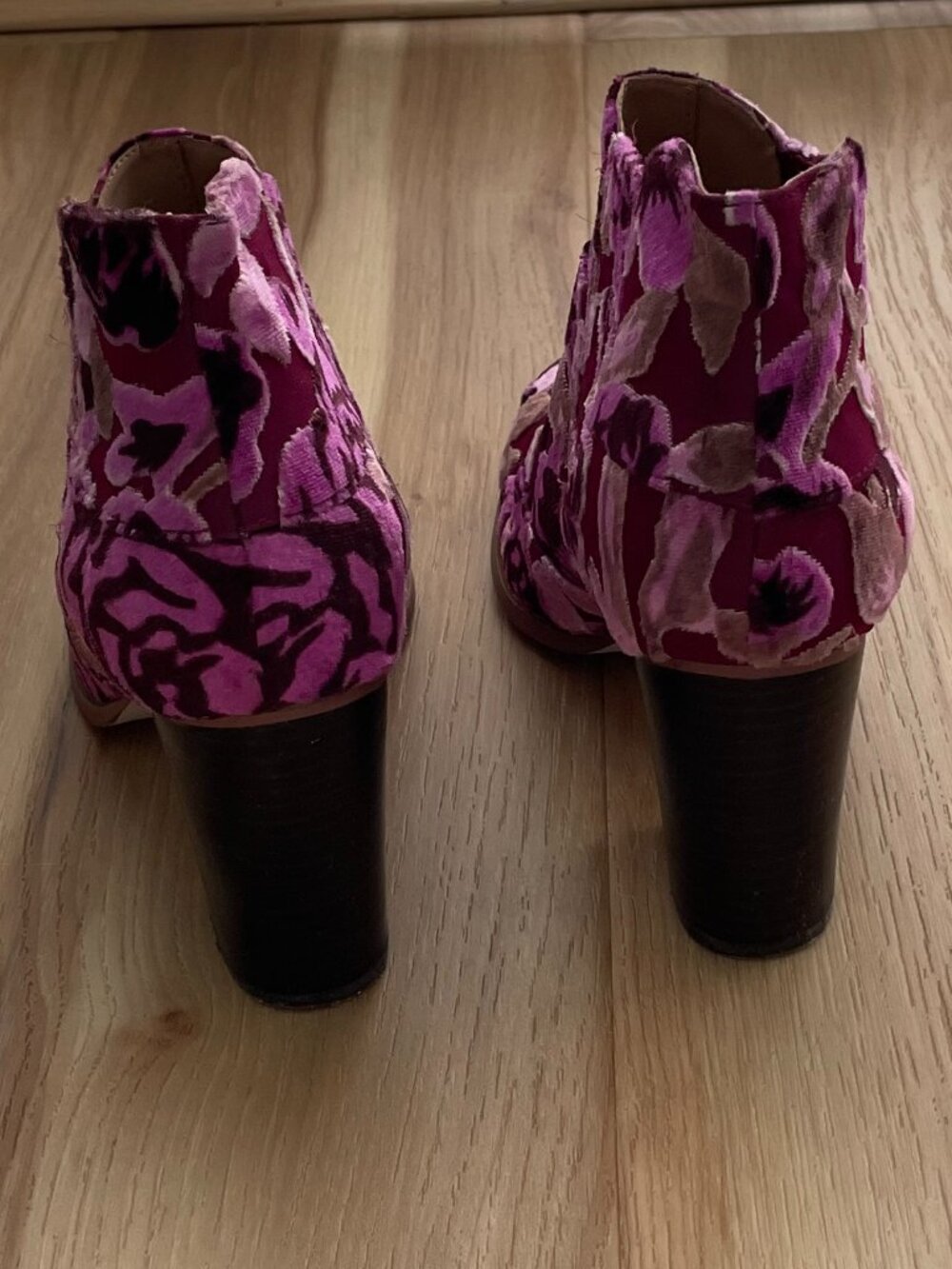 Billy Ella Anthropologie Pink Fuschia Velvet Burnout Ankle Booties Size 7.5 - Picture 4 of 9